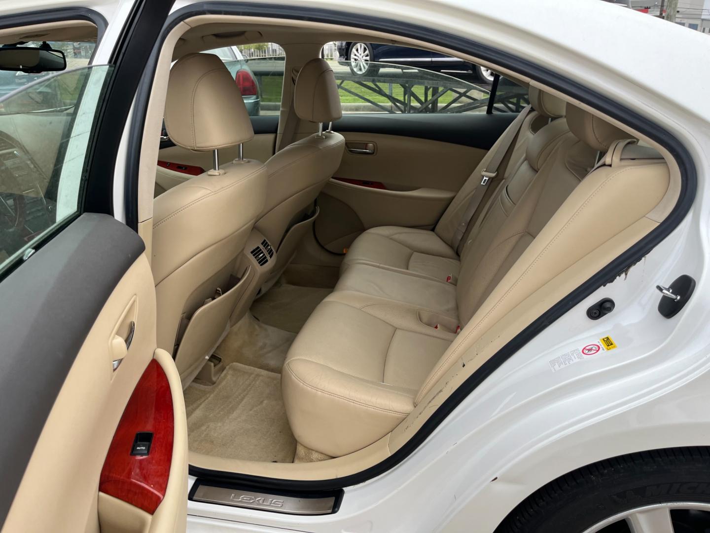 2007 white /TAN Lexus ES 350 (JTHBJ46G472) , Automatic transmission, located at 14700 Tomball Parkway 249, Houston, TX, 77086, (281) 444-2200, 29.928619, -95.504074 - Photo#9